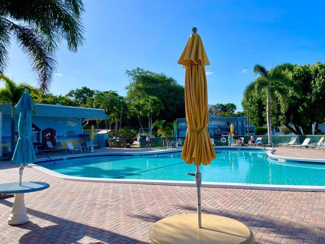 2880 Lake Osborne Drive 205, Lake Worth Beach, FL 33461