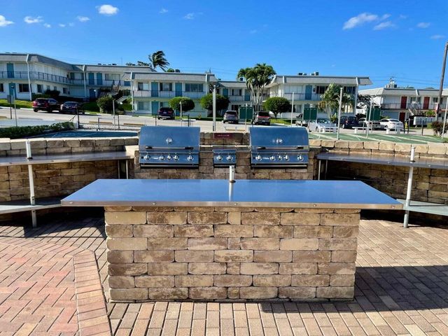2880 Lake Osborne Drive 205, Lake Worth Beach, FL 33461