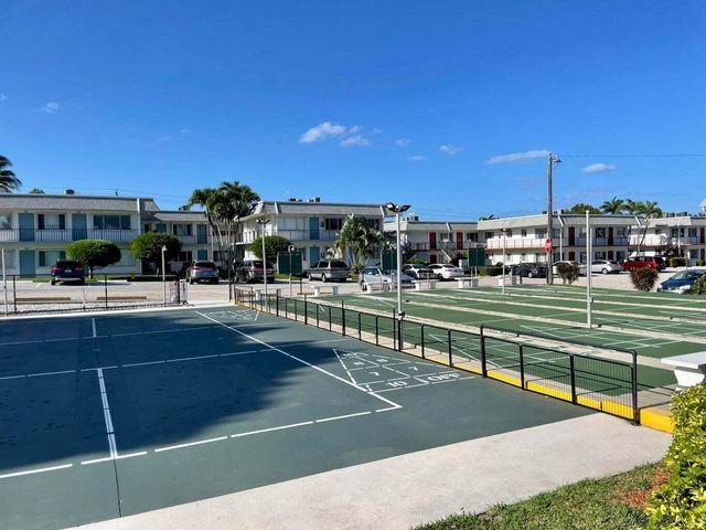 2880 Lake Osborne Drive 205, Lake Worth Beach, FL 33461
