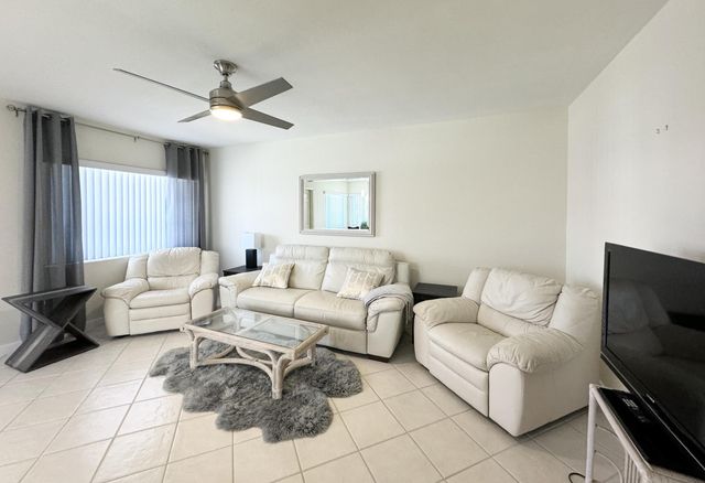 2880 Lake Osborne Drive 205, Lake Worth Beach, FL 33461