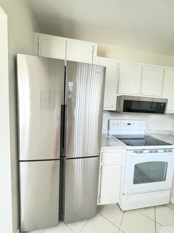 2880 Lake Osborne Drive 205, Lake Worth Beach, FL 33461