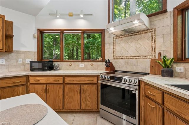 12465 Titus Cove LNDG, Carrollton, VA 23314