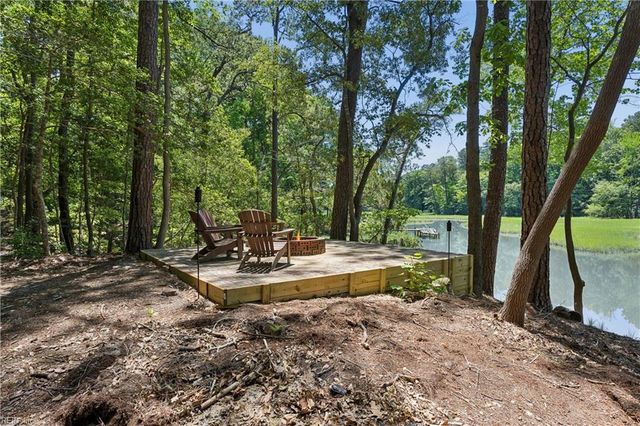 12465 Titus Cove LNDG, Carrollton, VA 23314