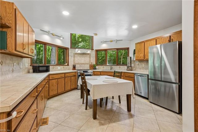 12465 Titus Cove LNDG, Carrollton, VA 23314
