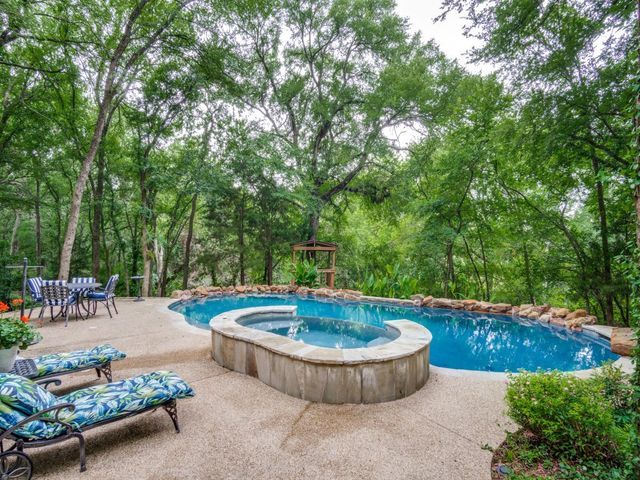 1014 Amanda Drive, Mansfield, TX 76063