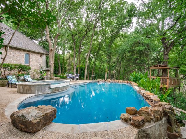 1014 Amanda Drive, Mansfield, TX 76063