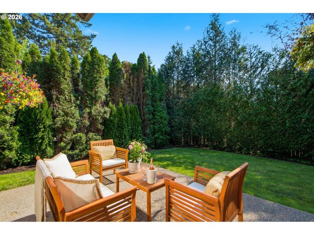 15677 FIELDSTONE Dr, Lake Oswego, OR 97035