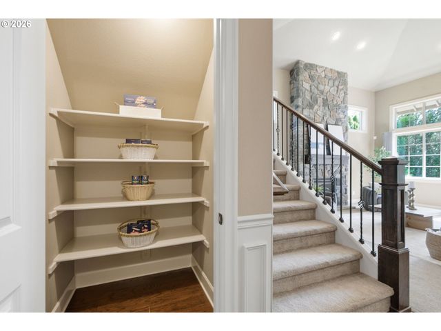 15677 FIELDSTONE Dr, Lake Oswego, OR 97035