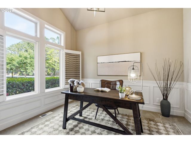 15677 FIELDSTONE Dr, Lake Oswego, OR 97035