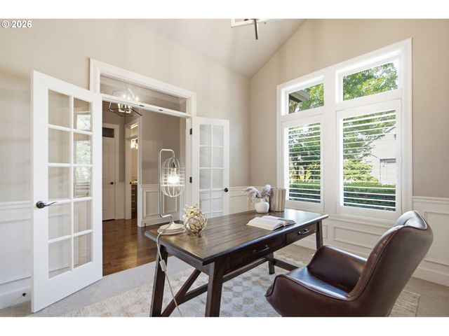 15677 FIELDSTONE Dr, Lake Oswego, OR 97035