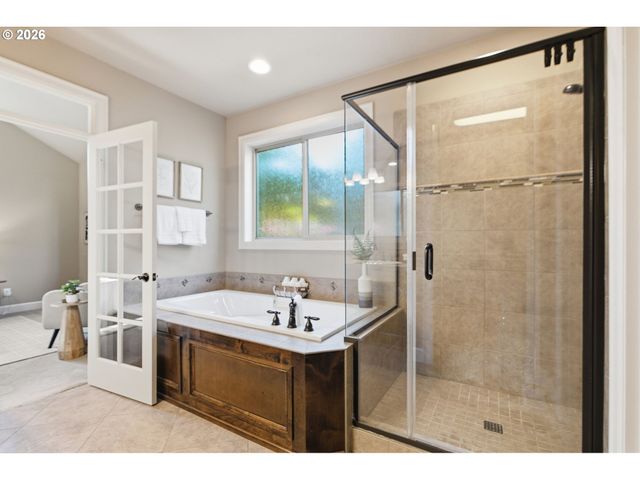 15677 FIELDSTONE Dr, Lake Oswego, OR 97035