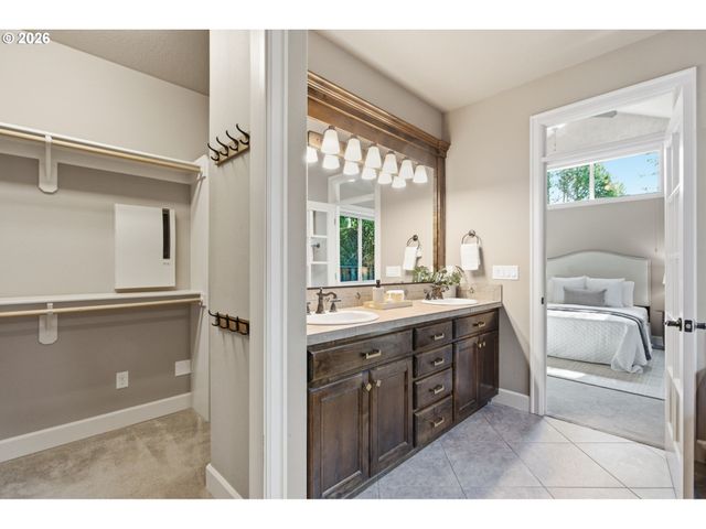 15677 FIELDSTONE Dr, Lake Oswego, OR 97035