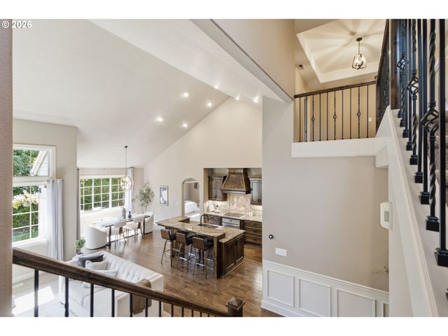 15677 FIELDSTONE Dr, Lake Oswego, OR 97035