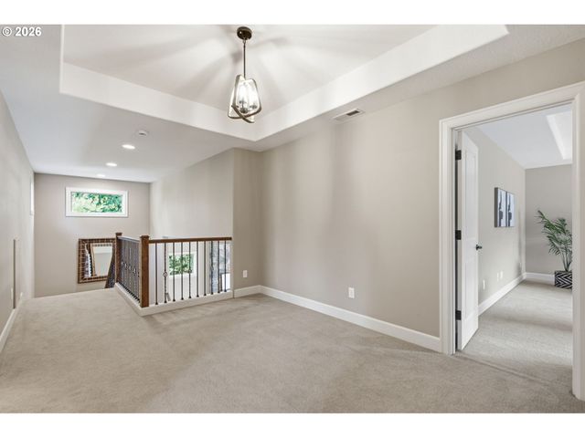 15677 FIELDSTONE Dr, Lake Oswego, OR 97035