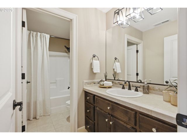 15677 FIELDSTONE Dr, Lake Oswego, OR 97035