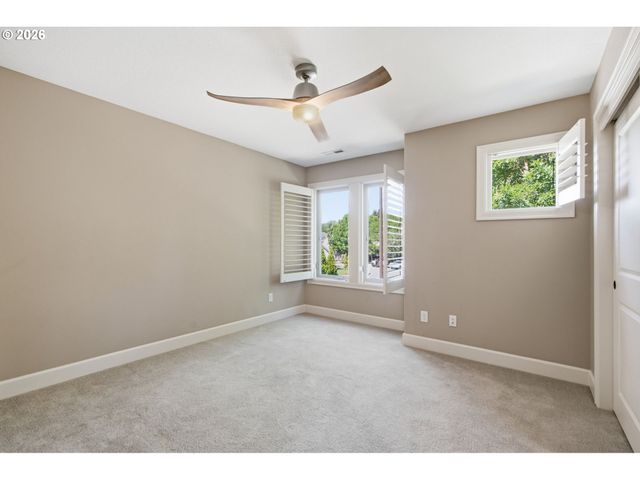 15677 FIELDSTONE Dr, Lake Oswego, OR 97035