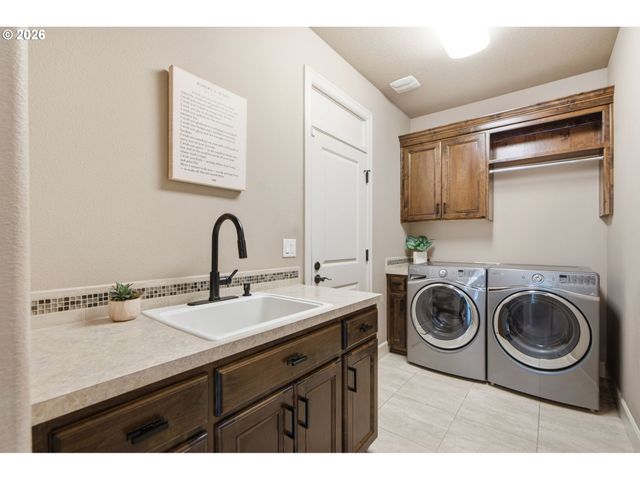 15677 FIELDSTONE Dr, Lake Oswego, OR 97035