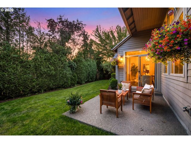 15677 FIELDSTONE Dr, Lake Oswego, OR 97035
