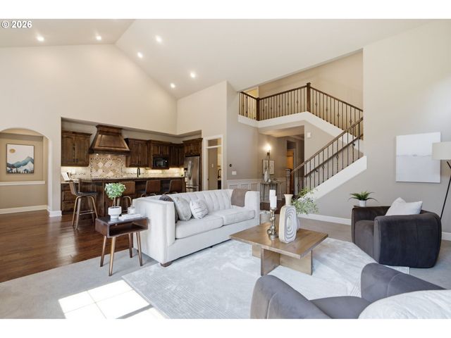15677 FIELDSTONE Dr, Lake Oswego, OR 97035