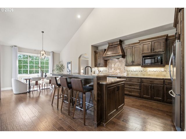 15677 FIELDSTONE Dr, Lake Oswego, OR 97035