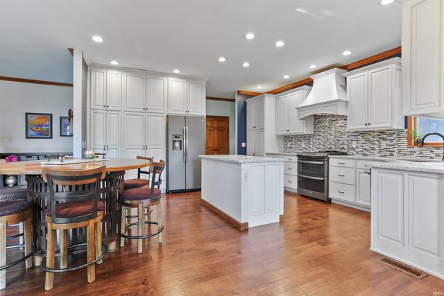 3411 Pine Ridge Drive, Newburgh, IN 47630