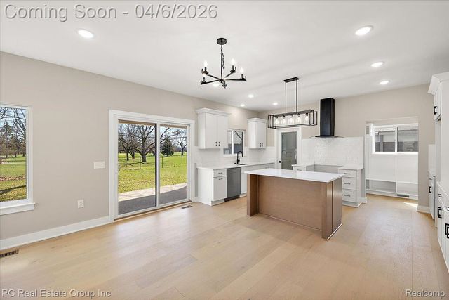 4114 Edgeland Avenue, Royal Oak, MI 48073