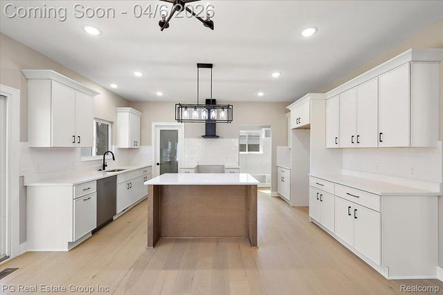 4114 Edgeland Avenue, Royal Oak, MI 48073