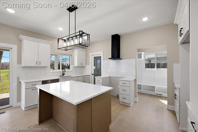 4114 Edgeland Avenue, Royal Oak, MI 48073