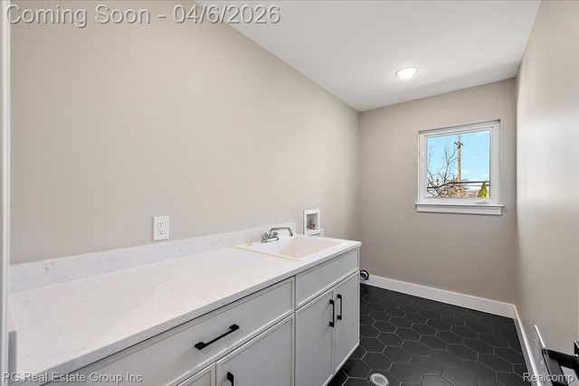 4114 Edgeland Avenue, Royal Oak, MI 48073