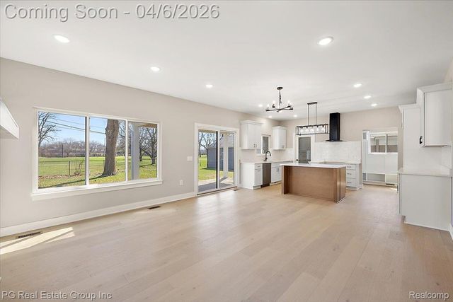 4114 Edgeland Avenue, Royal Oak, MI 48073