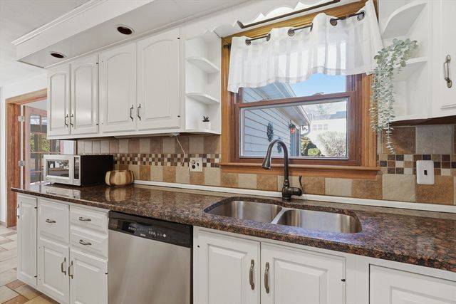 64 Christy Avenue, Dracut, MA 01826