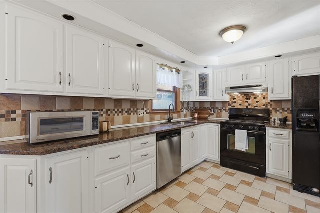 64 Christy Avenue, Dracut, MA 01826