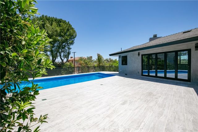 17030 Countess, Encino, CA 91436