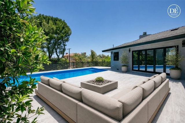 17030 Countess, Encino, CA 91436