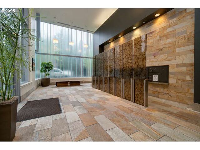 1920 S RIVER Dr 1007, Portland, OR 97201