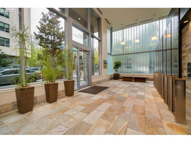 1920 S RIVER Dr 1007, Portland, OR 97201