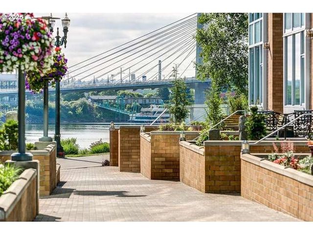 1920 S RIVER Dr 1007, Portland, OR 97201