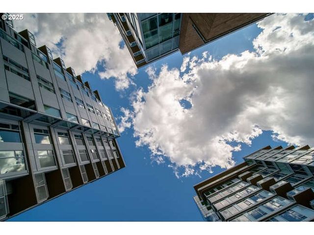 1920 S RIVER Dr 1007, Portland, OR 97201