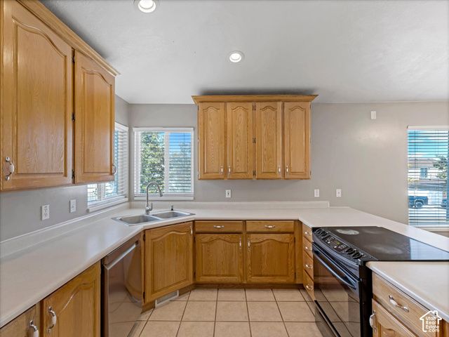 8354 S OAK GATE DR, West Jordan, UT 84081