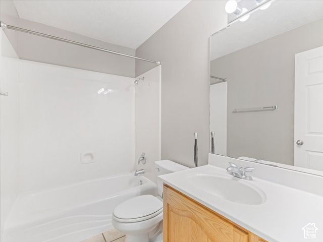 8354 S OAK GATE DR, West Jordan, UT 84081