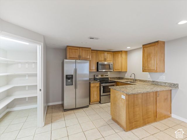 8354 S OAK GATE DR, West Jordan, UT 84081
