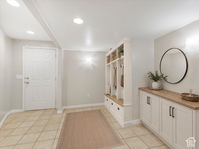 8354 S OAK GATE DR, West Jordan, UT 84081