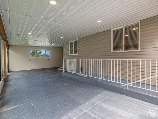 8354 S OAK GATE DR, West Jordan, UT 84081