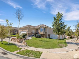 8354 S OAK GATE DR, West Jordan, UT 84081