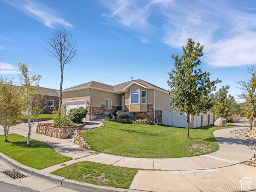 8354 S OAK GATE DR, West Jordan, UT 84081