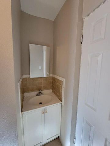 3909 Harrison Avenue 6, El Paso, TX 79930