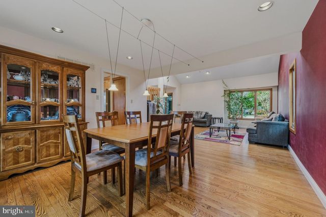 28 HARRIS CIR, Newark, DE 19711