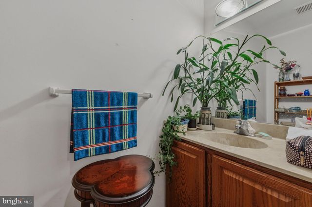 28 HARRIS CIR, Newark, DE 19711