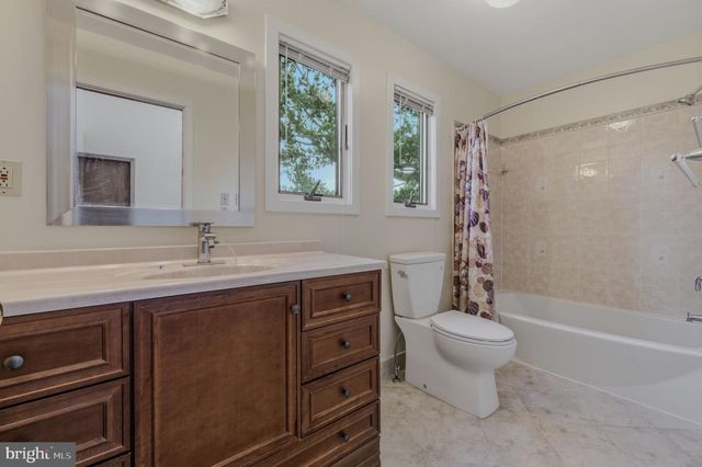 28 HARRIS CIR, Newark, DE 19711