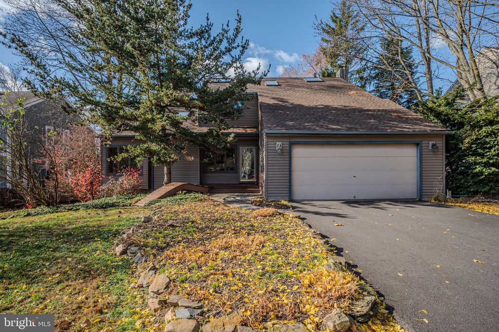 28 HARRIS CIR, Newark, DE 19711